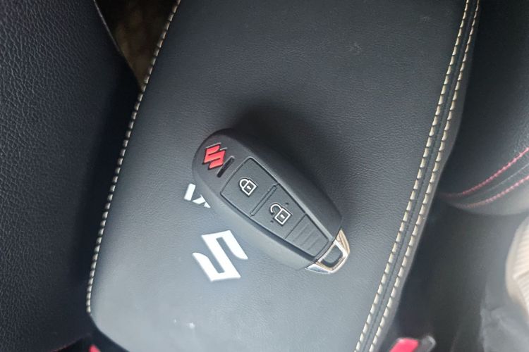 Suzuki Vitara 2016 image de voiture #9