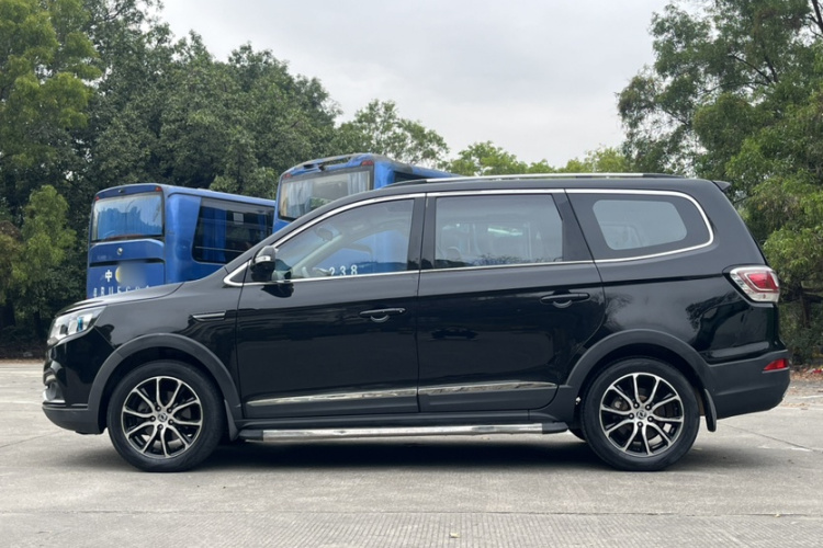 Forthing SX6 2017 car image #9