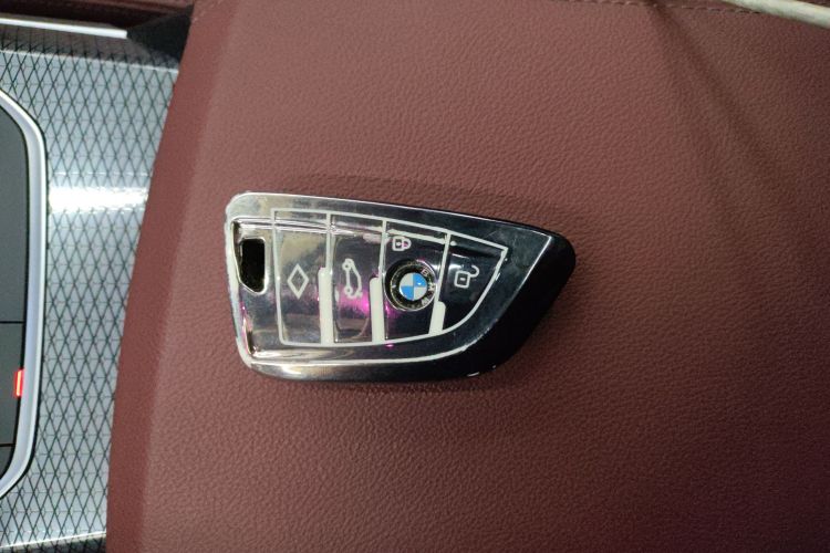 BMW i3 2023 car image #9