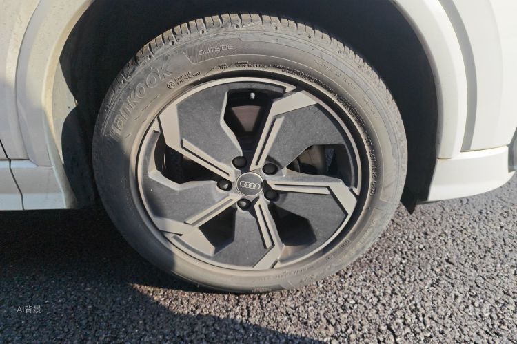 Audi Q2L e-tron 2023 car image #9