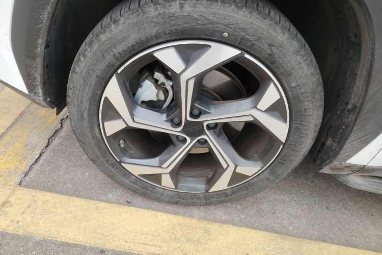 GEELY Boyue L 2024 car image #9