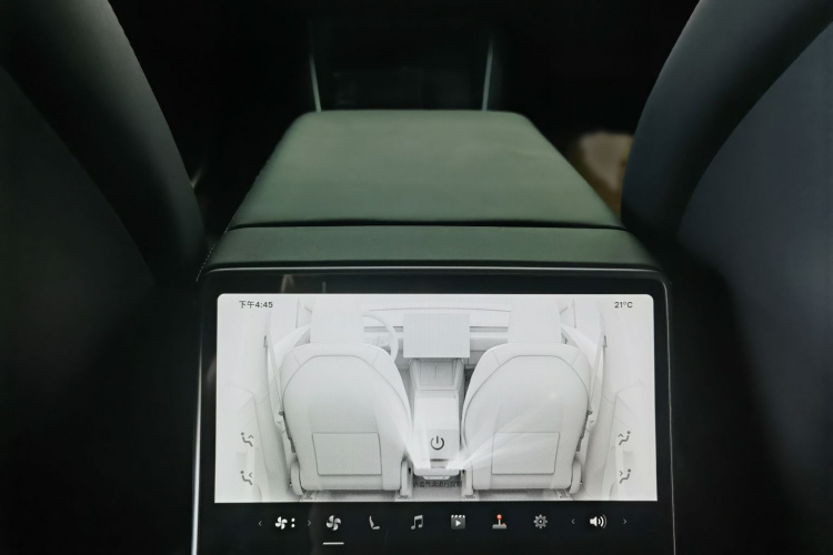Tesla Model Y car image #9