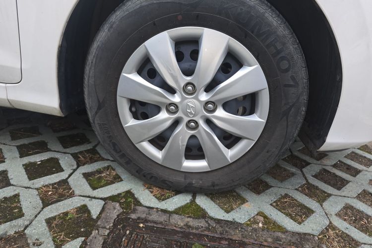 Hyundai Reina 2019 car image #9