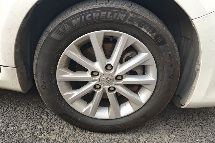 Toyota Camry 2017 immagine di auto #9