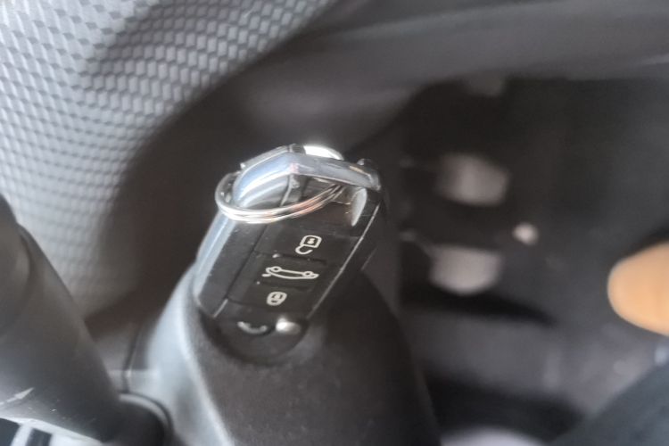 Peugeot 2008 2014 car image #9