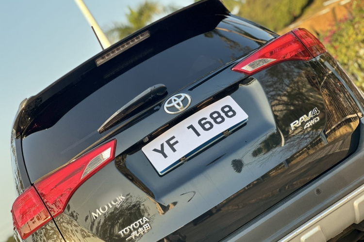 Toyota RAV4 2015 car image #9