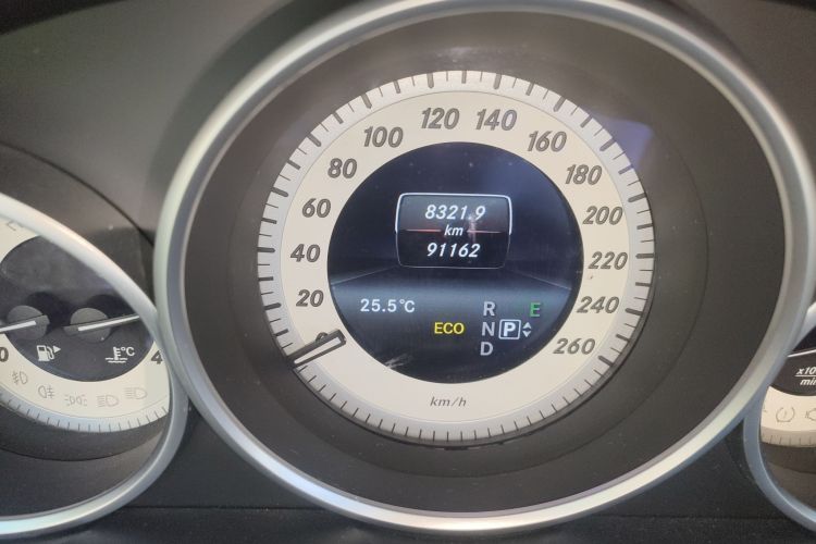 Mercedes-Benz E Class 2015 car image #9