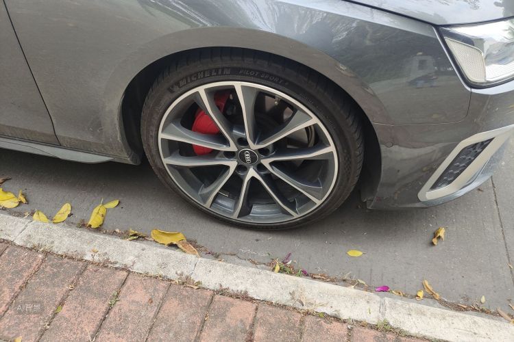 Audi A4L 2021 car image #9