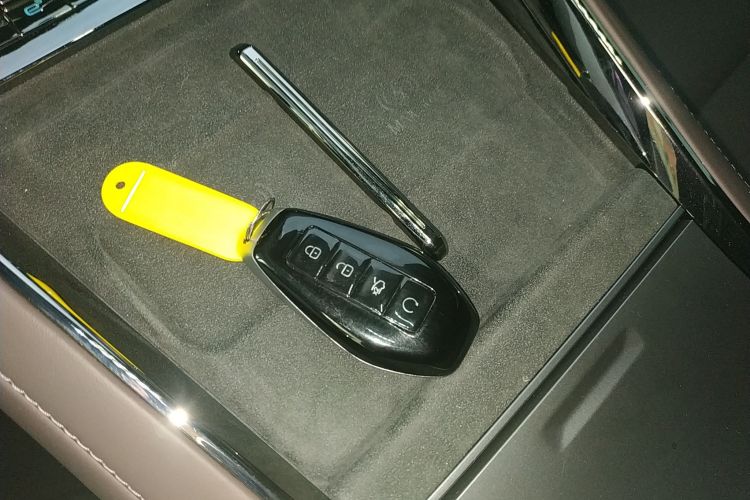 Denza Z9 2024 car image #9