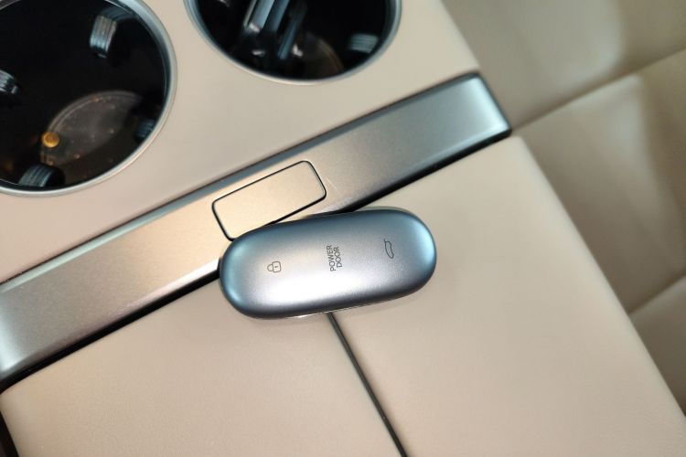 理想汽车 理想MEGA 2025 汽车图片 #9