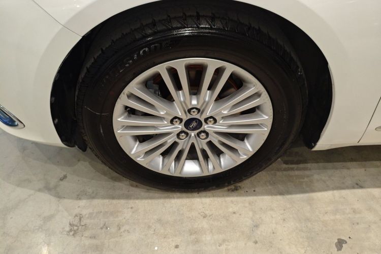 Ford Taurus 2017 car image #9