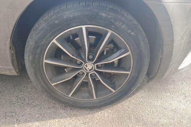 Skoda Octavia 2017 car image #9