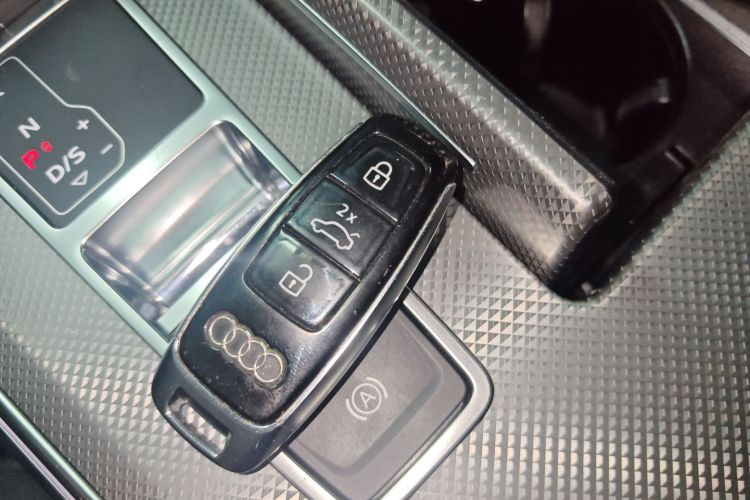 Audi A6L 2020 car image #9