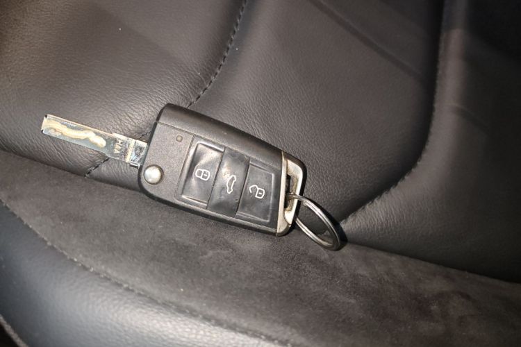 Volkswagen Tiguan L 2018 car image #9