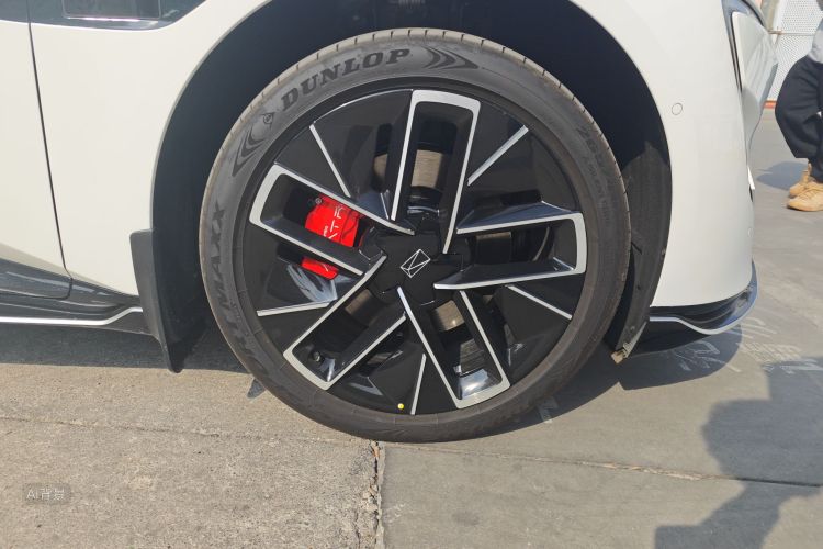 Avatr 12 2025 car image #9