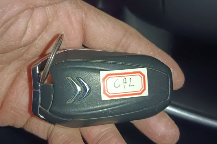 Citroen C4L 2015 car image #9