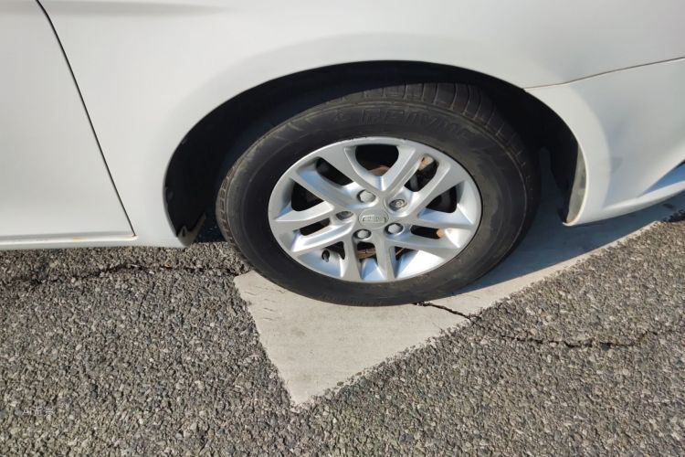 GEELY Emgrand 2016 car image #9