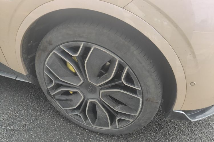 Avatr 11 2024 car image #9