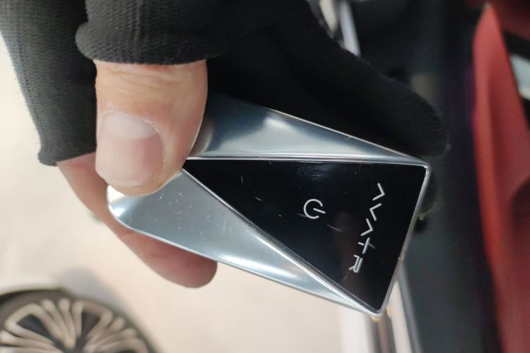 Avatr 12 2025 car image #9