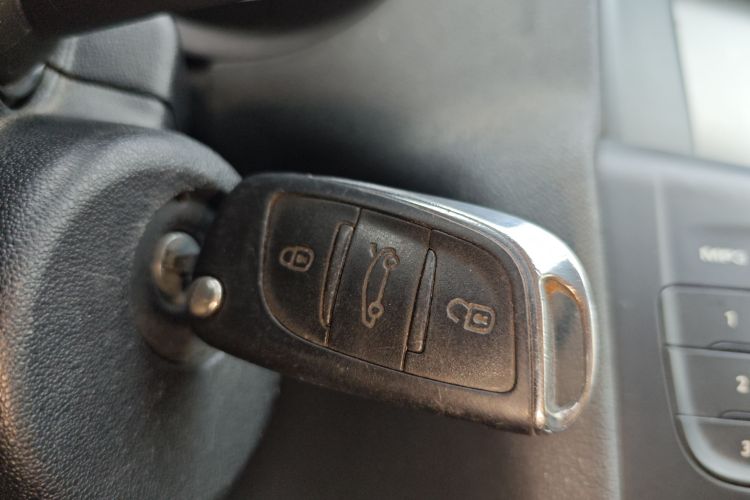 Citroen C4L 2014 immagine di auto #9