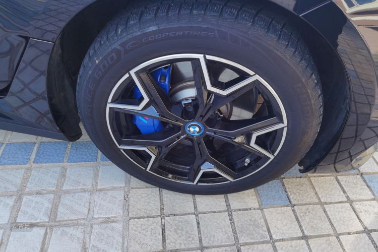 BMW i3 2023 car image #9