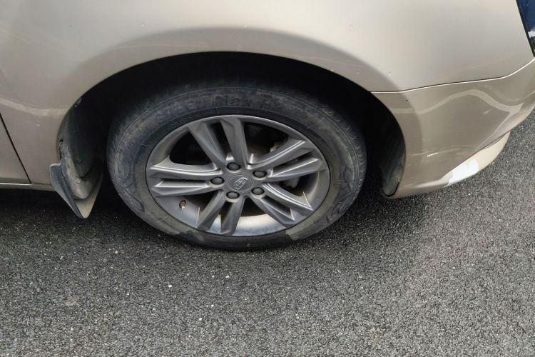 GEELY Emgrand 2017 car image #9