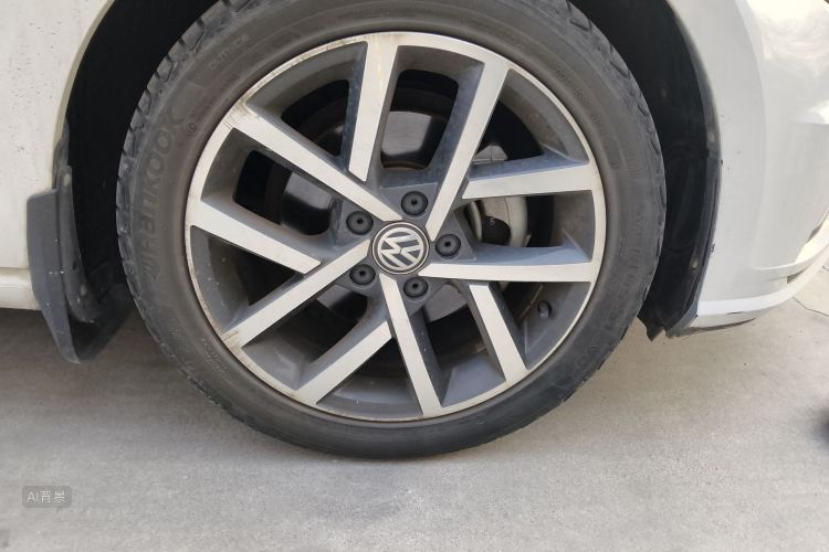 Volkswagen Golf 2019 car image #9