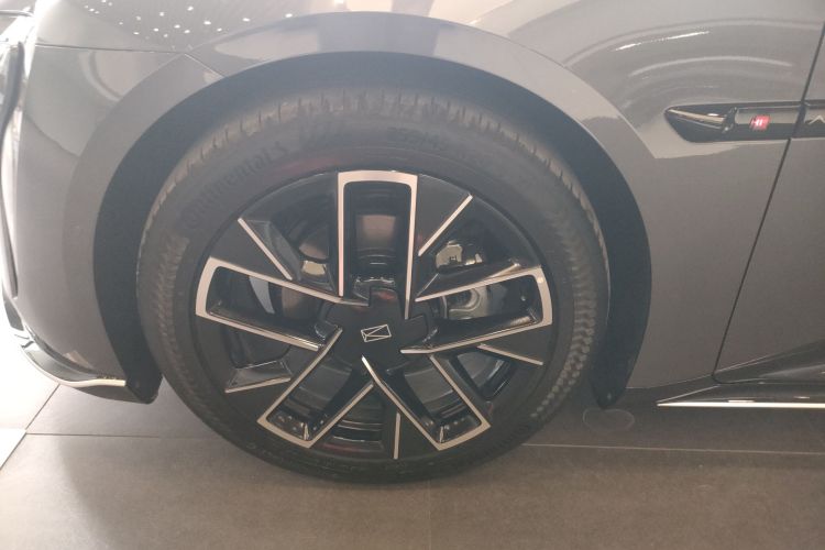 Avatr 06 2025 car image #9