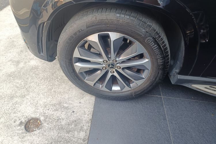 Mercedes-Benz GLE Class 2023 immagine di auto #9