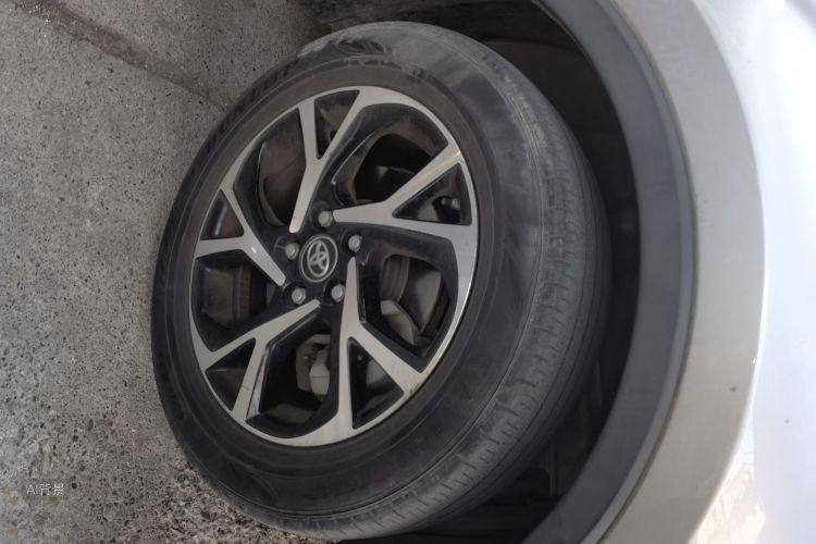 Toyota C-HR 2019 immagine di auto #9