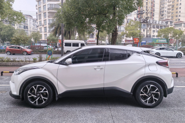 Toyota C-HR 2019 car image #9