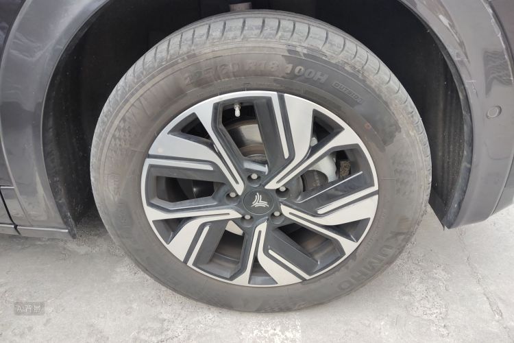 哪吒汽车 哪吒U 2023 汽车图片 #9