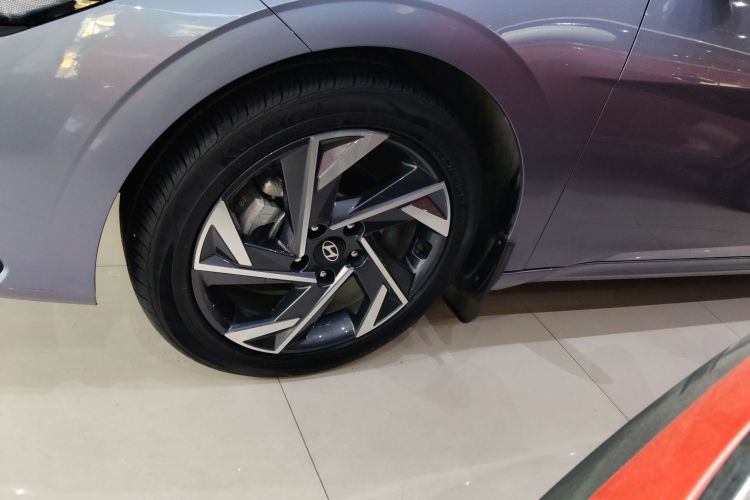 Hyundai Elantra 2024 car image #9