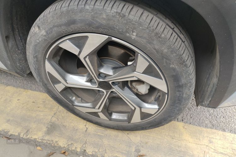 GEELY Boyue L 2023 immagine di auto #9