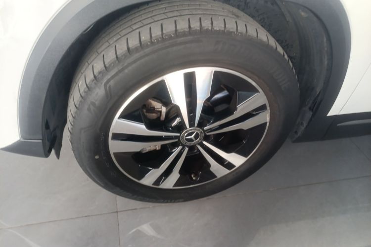 Mercedes-Benz GLA Class 2023 immagine di auto #9