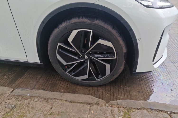 Deepal L07 2025 immagine di auto #9