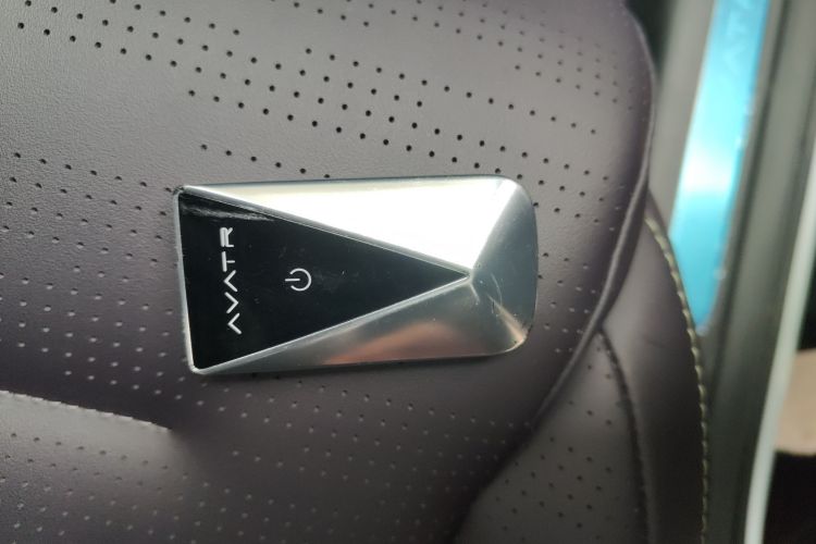 Avatr 07 2025 immagine di auto #9