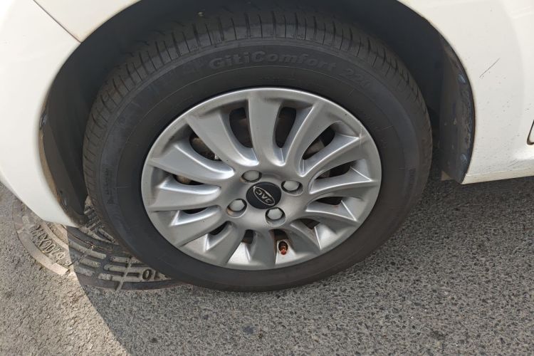 JAC 2018 #9 JAC 2018 car image #9