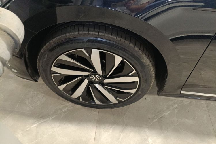 Volkswagen Passat 2025 immagine di auto #9