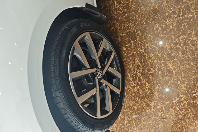 Volkswagen Golf 2019 car image #9