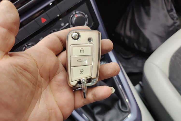 Volkswagen T-Cross 2020 car image #9