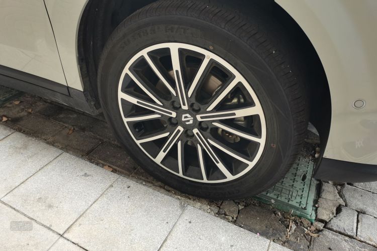 零跑汽车 零跑B10 2025 汽车图片 #9