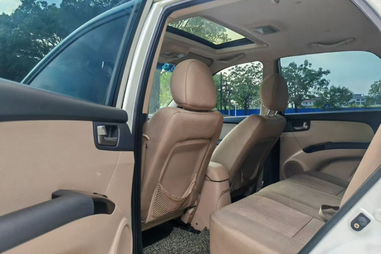 起亚 狮跑 2017 汽车图片 #9