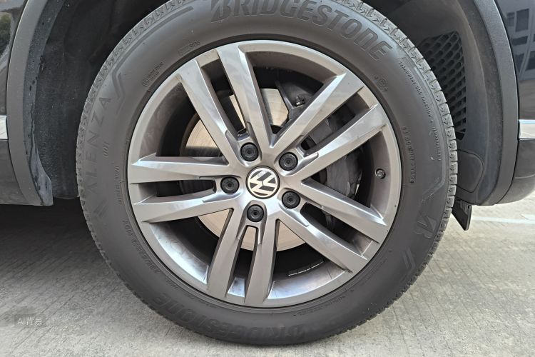 Volkswagen Touareg 2018 car image #9