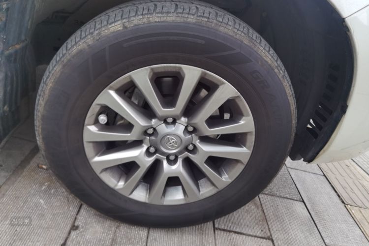 Toyota Land Cruiser Prado 2019 immagine di auto #9