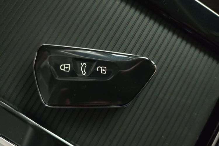 Volkswagen Tavendor 2023 car image #9