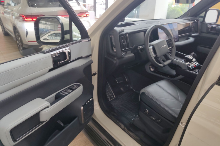 FangChengBao Leopard 5 2025 car image #9