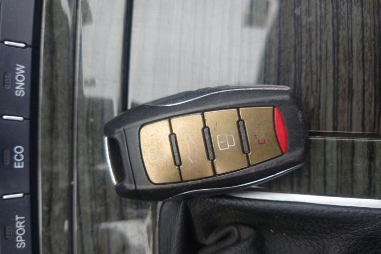 Haval H8 2015 изображение автомобиля #9