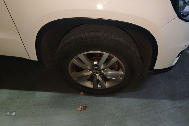 Volkswagen Tiguan 2015 صورة سيارة #9