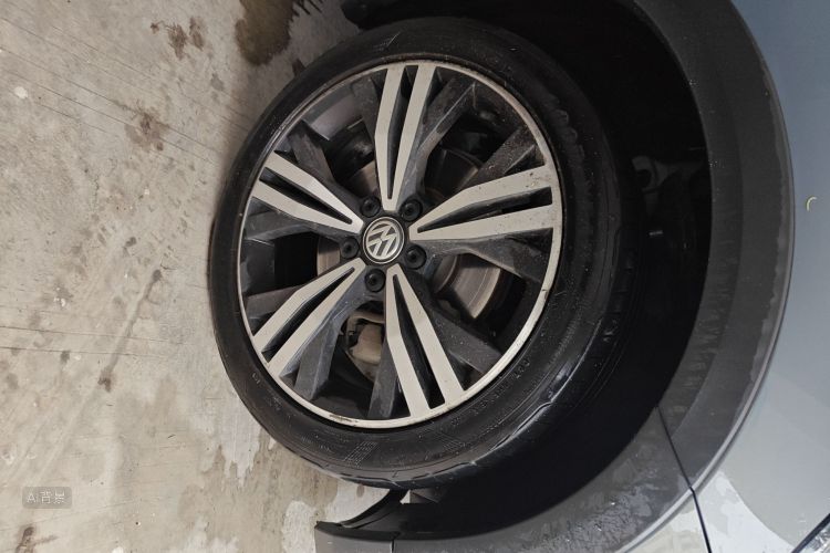 Volkswagen Touran 2020 car image #9